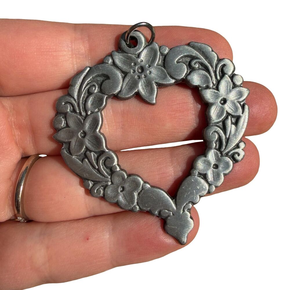 R. Tennesmed Sweden Women’s Heart Pendant Pewter Floral Heart